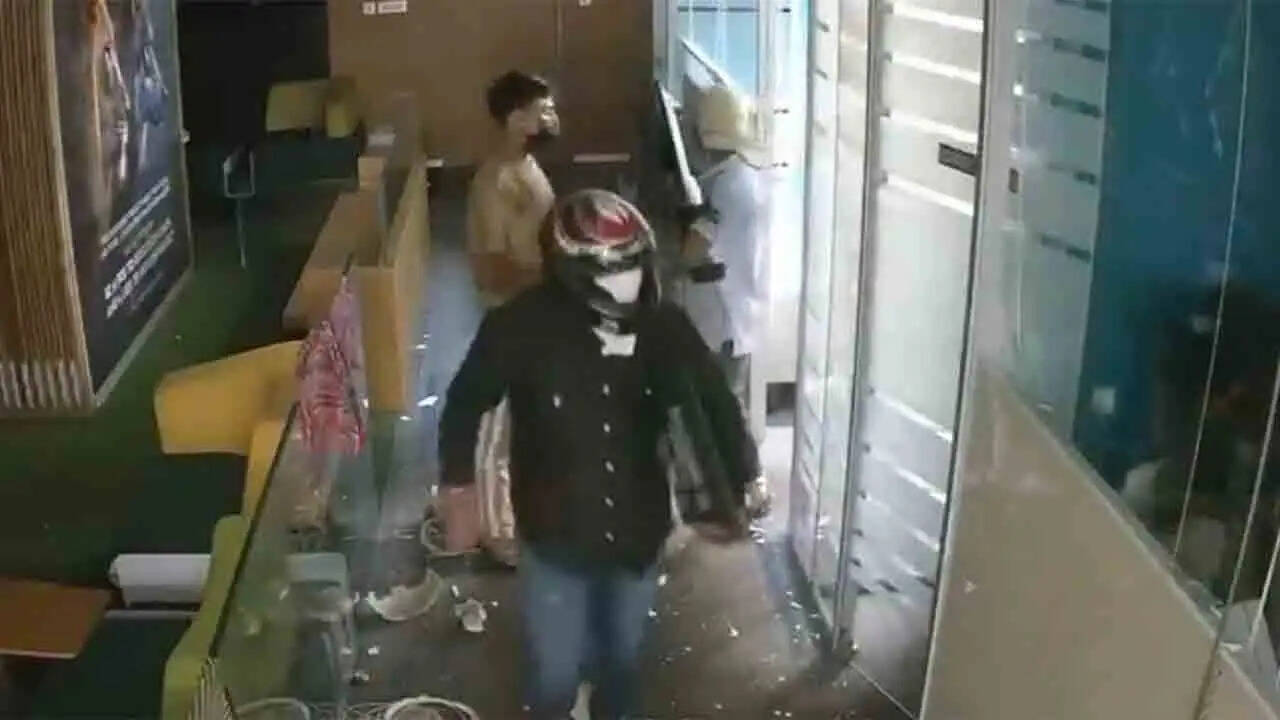 कमैक स्ट्रीट स्थित टीएमसी कार्यालय में तोड़फोड़ का आरोप, अभिषेक ने भाजपा को ठहराया जिम्मेदार