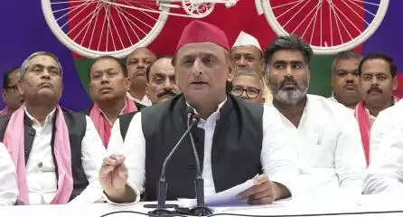 सत्ता में आने पर पुरानी पेंशन बहाल करेंगे, शिक्षामित्रों को शिक्षक का सम्मान देंगे : अखिलेश यादव