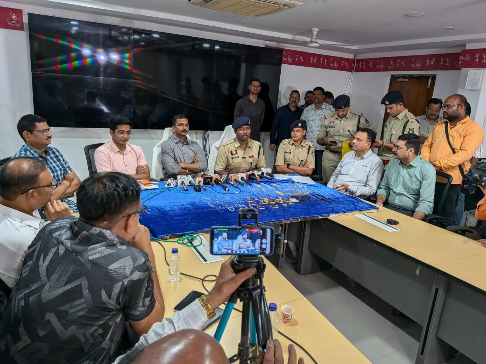 सूने मकान का ताला तोड़कर 60 लाख की चोरी, 48 घंटे में दो आरोपित गिरफ्तार