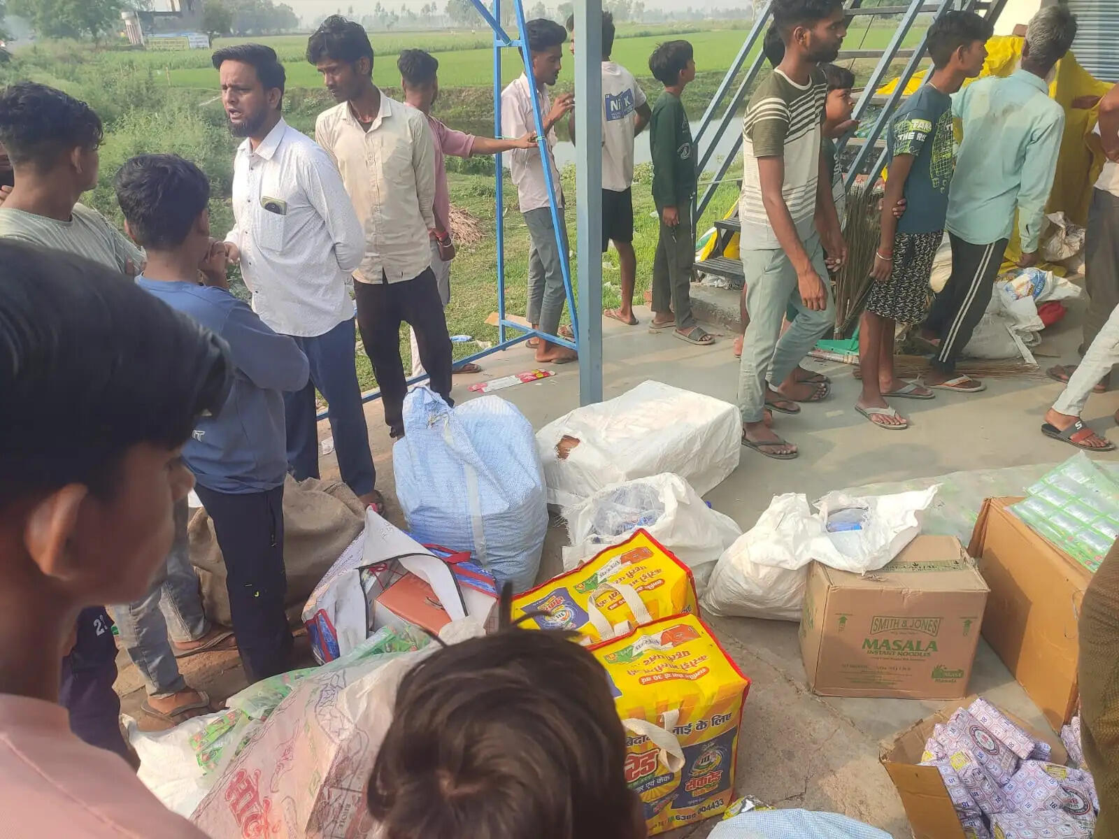 लखीमपुर खीरी में किराना गोदाम का ताला तोड़कर लाखों की चोरी