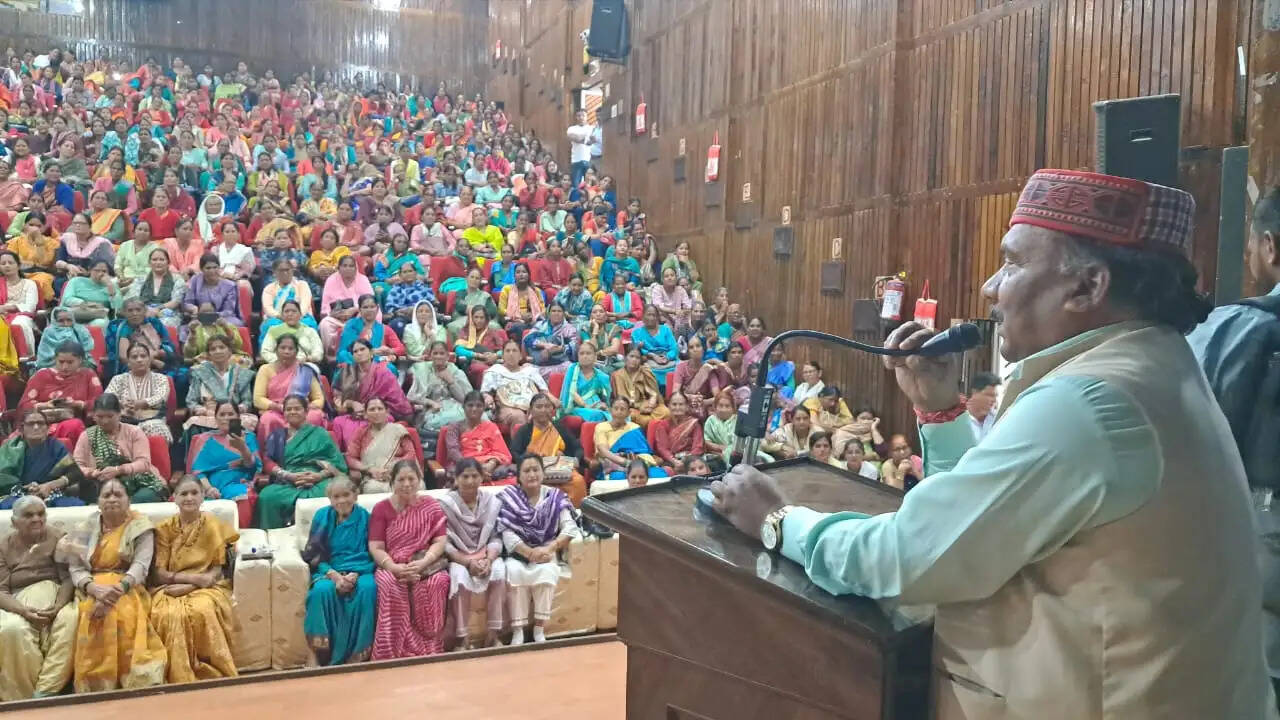 रक्षाबंधन कार्यकम मे महिलाओं ने विधायक पोरी को बांधी राखी