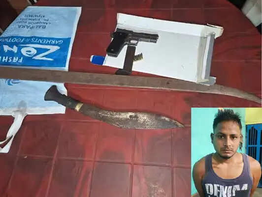 पिस्तौल, तलवार समेत एक युवक गिरफ्तार