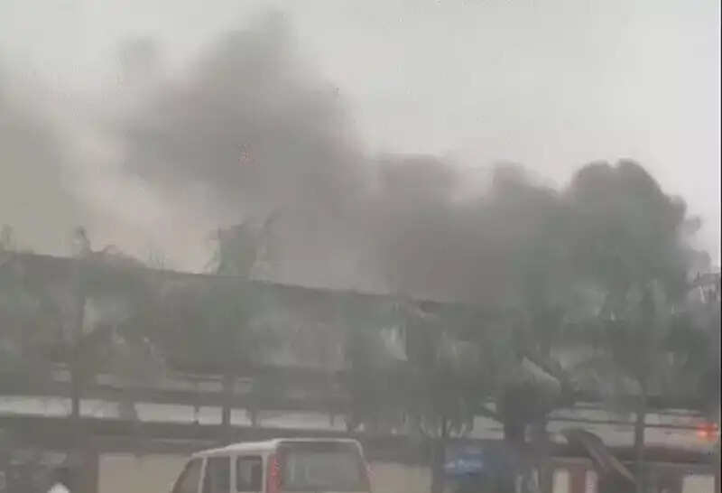 मप्र के जबलपुर रेलवे स्टेशन पर खड़ी ट्रेन के एसी कोच में लगी आग