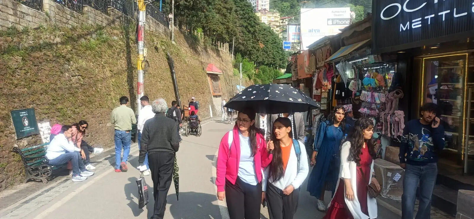 हिमाचल में आधी रात तूफान और बारिश का कहर, कई जगह बिजली गुल, अगले चार दिन अलर्ट