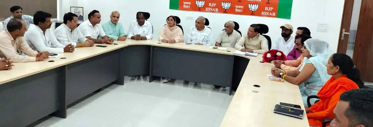 हिसार : नवनियुक्त जिला प्रभारी सुरेन्द्र आर्य का भाजपा जिला कार्यालय में भव्य स्वागत
