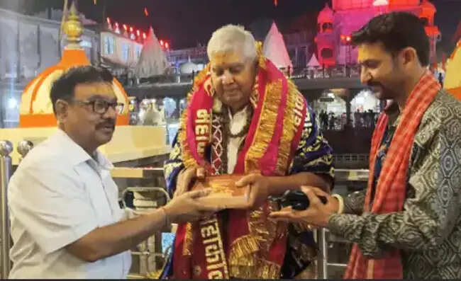 पूर्व उपराष्ट्रपति धनखड़ ने किए बाबा महाकाल के दर्शन, भस्म आरती में हुए शामिल