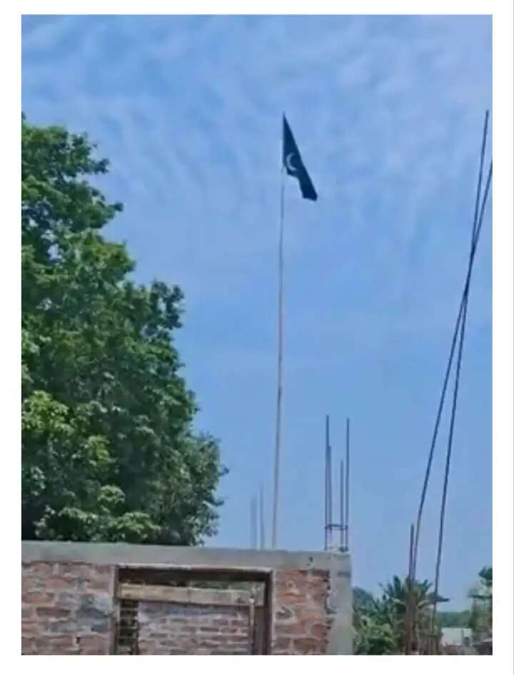 असमः रंगिया के प्राथमिक विद्यालय परिसर में पाकिस्तानी झंडा मिलने से तनाव, जांच शुरू