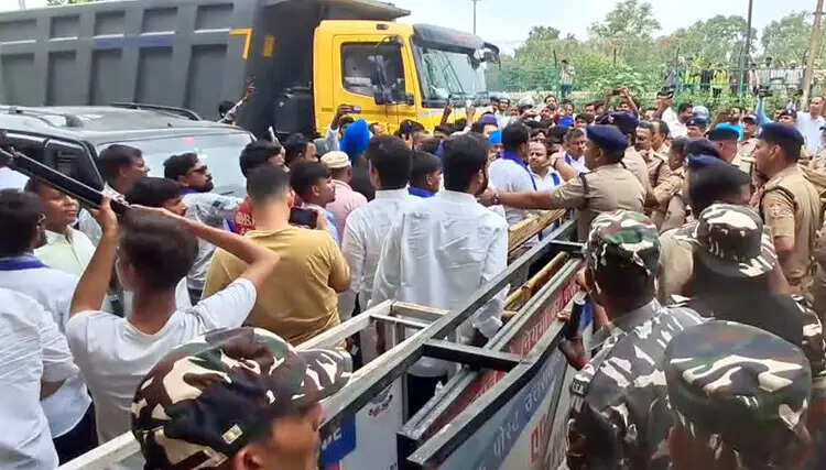 भीम आर्मी का टिहरी कूच हरिद्वार में रुका, शंकराचार्य चौक पर हंगामा