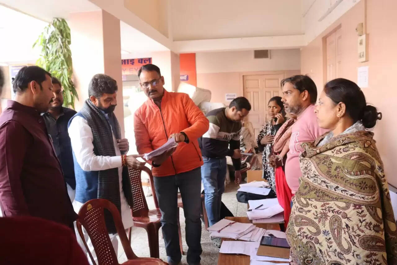 एसआईआर पुनरीक्षण को रफ्तार देने के लिए सड़कों पर उतरे जनप्रतिनिधि, भाजपा कार्यकर्ता