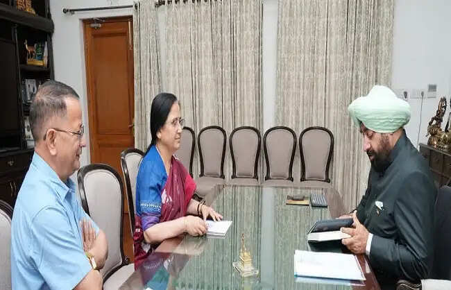राज्यपाल से मुख्य सचिव ने की भेंट