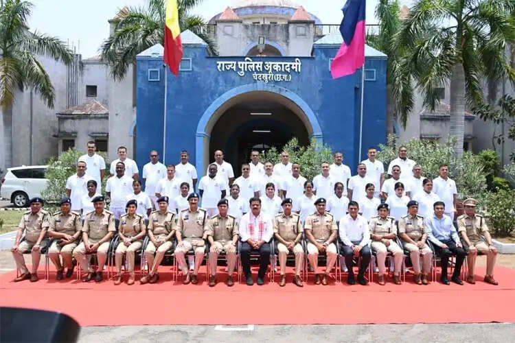 उप मुख्यमंत्री&nbsp;विजय शर्मा 33 प्रशिक्षु उप पुलिस अधीक्षकों के बुनियादी प्रशिक्षण सत्र शुभारंभ में हुए शामिल
