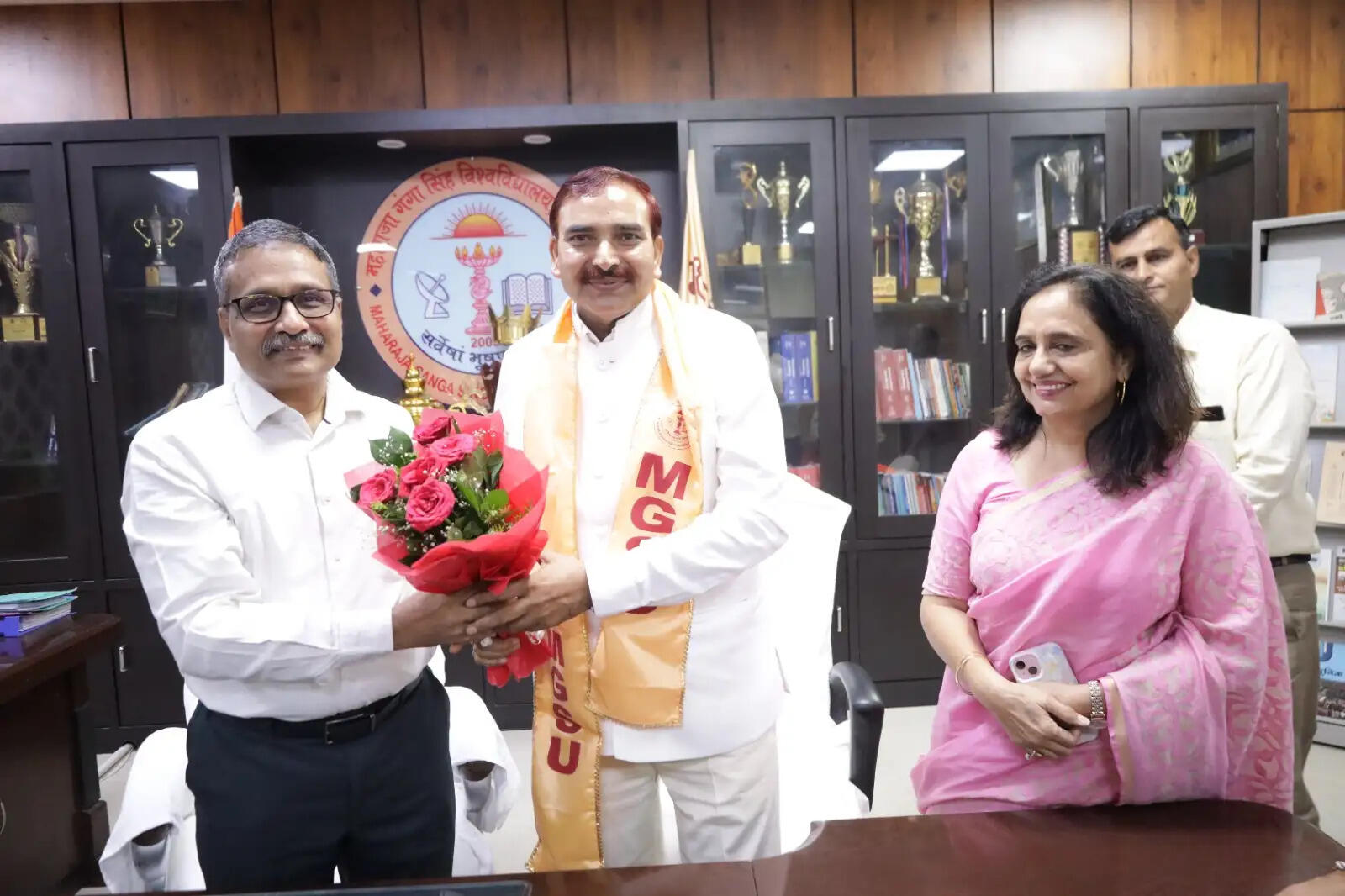 कुलगुरु का पदभार ग्रहण&nbsp;कर&nbsp;प्रो. नरसी राम बिश्नोई&nbsp;बाेले&nbsp;:&nbsp;&nbsp;शिक्षा, अनुसंधान एवं रोजगारोन्मुखी पाठ्यक्रमों को बढ़ावा देना प्राथमिकता