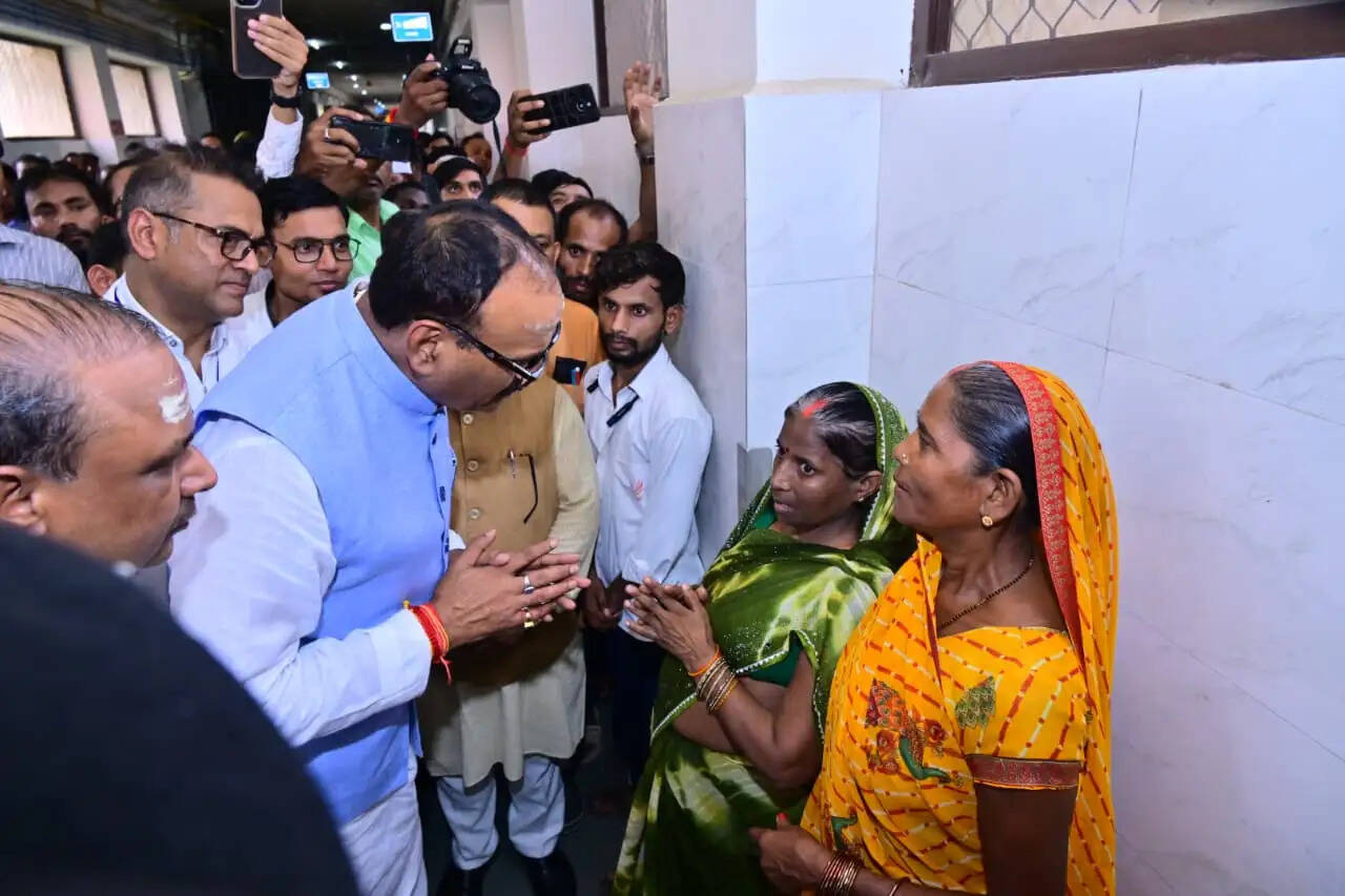 बेहतर स्वास्थ्य सेवाएं सर्वोच्च प्राथमिकता, एसआरएन में सभी निर्माण कार्य पूरे हों समयबद्ध : ब्रजेश पाठक