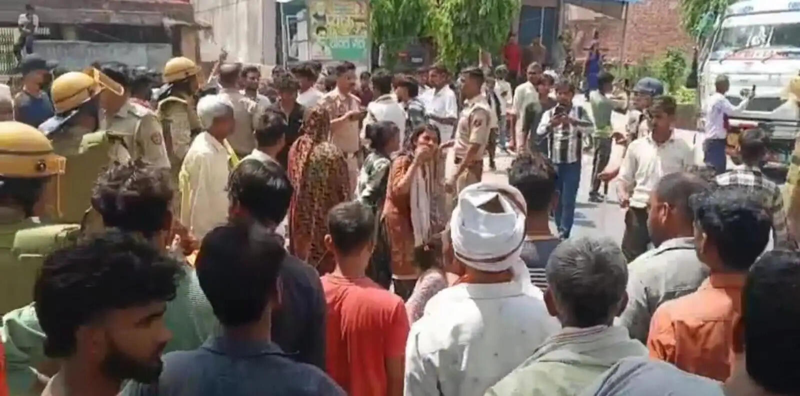 लाइनमैन की करंट लगने से मौत, परिजनों ने किया हंगामा