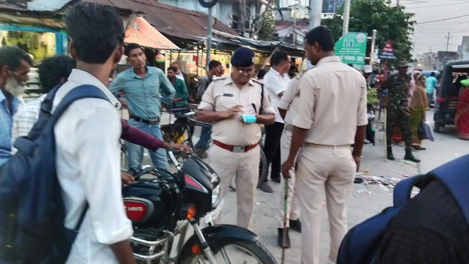 वाहन जांच अभियान में 20 हजार से अधिक का चालान, यातायात नियमों का उल्लंघन करने वालों पर कार्रवाई
