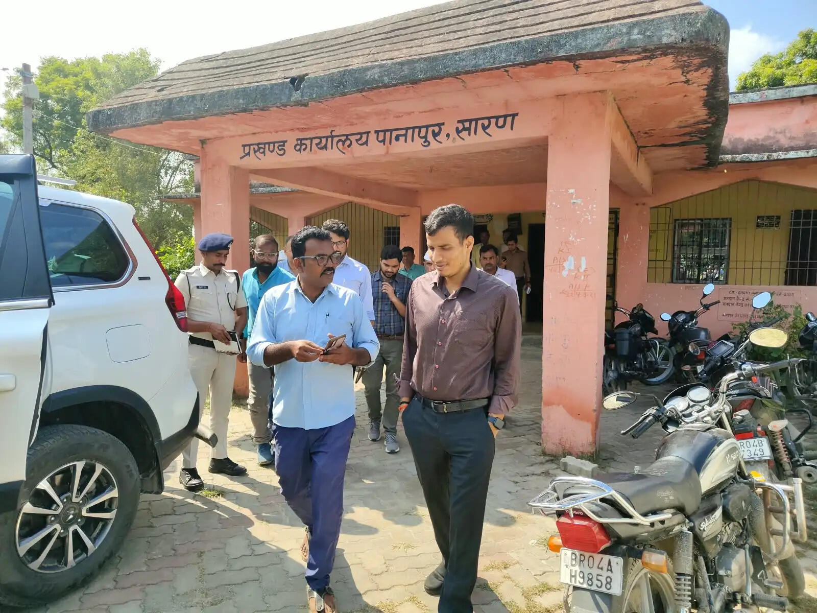 उप विकास आयुक्त ने पानापुर में बाढ़ पीड़ित परिवारों की जांच