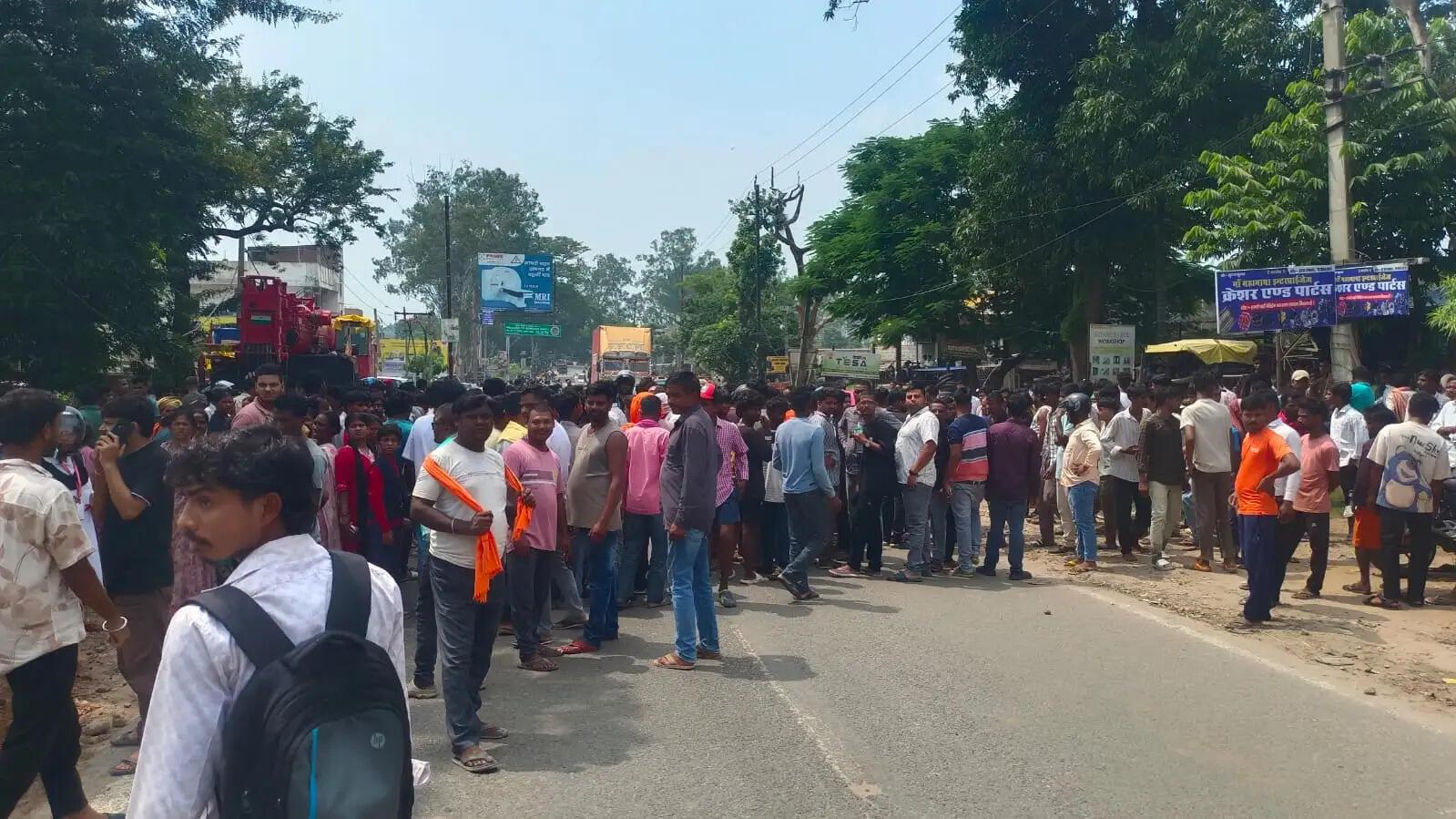 ट्रक ने बाइक पर सवार दो लोगों को कुचला, माैत