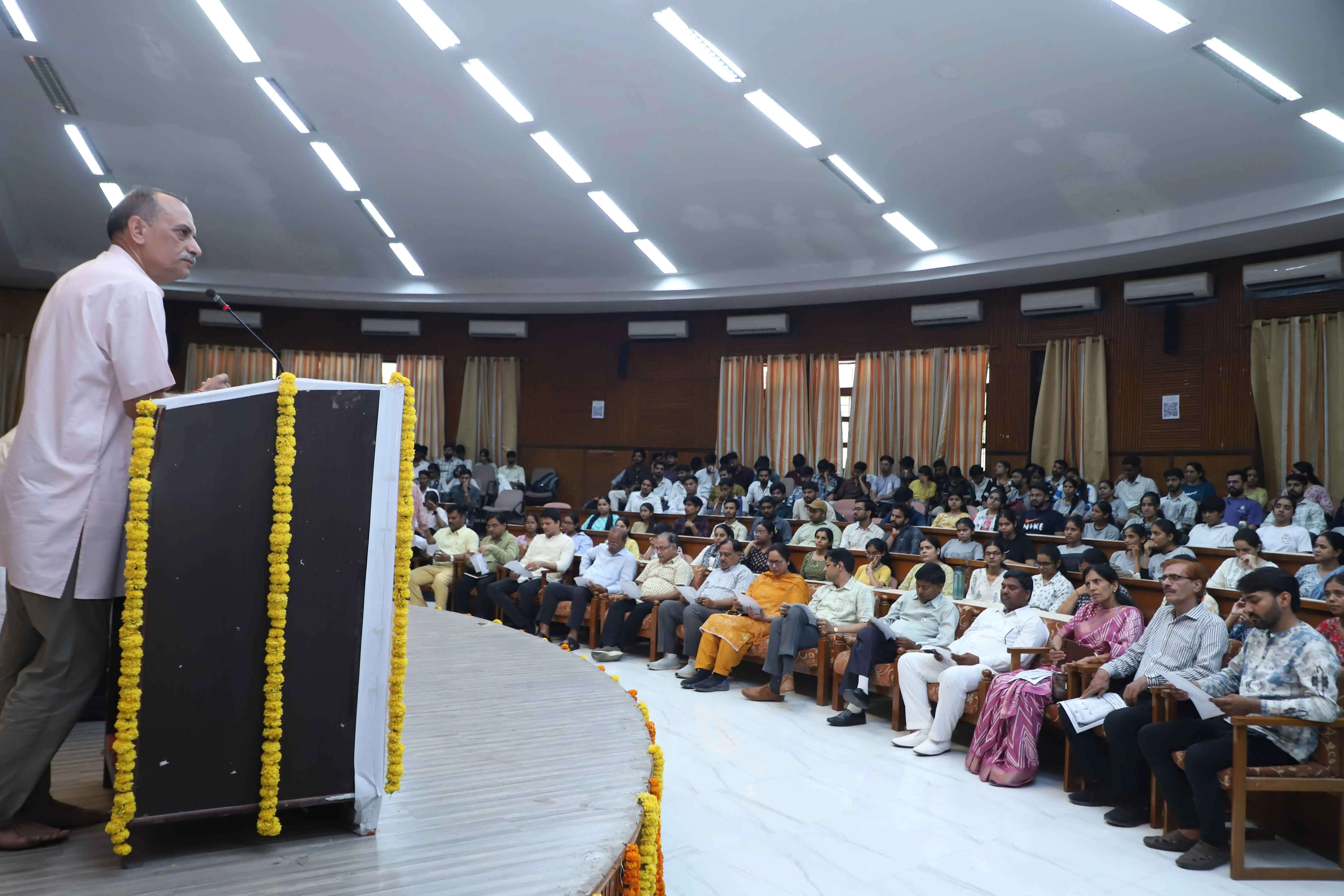 योग आत्मपहचान, अनुशासन और सकारात्मक जीवन दृष्टि का आधार : भागीरथ चौधरी