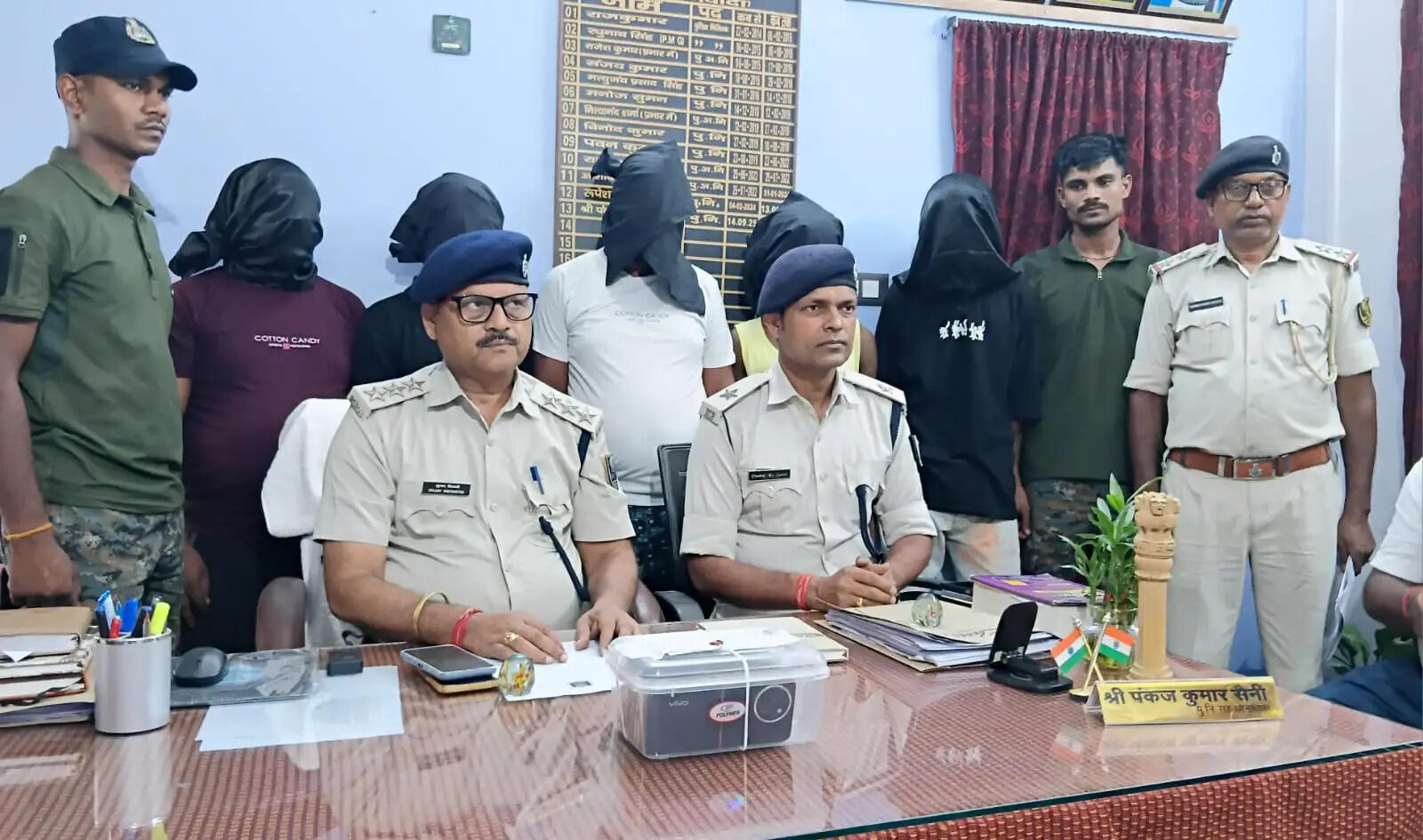 नवादा के वारसलीगंज में आठ साइबर ठगों को किया गया गिरफ्तार