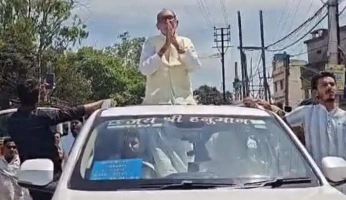 ‘मामा-भांजा’ जोड़ी का शक्ति प्रदर्शन, तृणमूल उम्मीदवारों ने साथ मिलकर भरा नामांकन