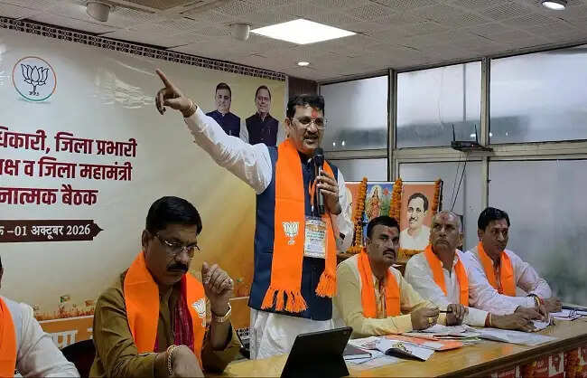 अमरपाल मौर्य का कार्यकर्ताओं से आह्वान, चुनावी तैयारियों में जुटें और ओबीसी समाज से संपर्क बढ़ाएं
