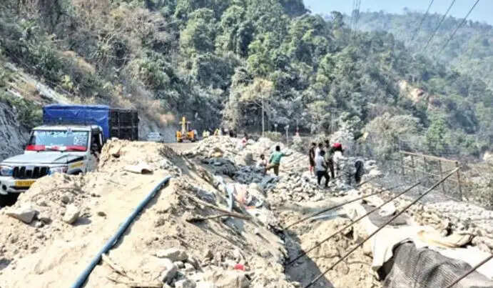 कालिम्पोंग–सिक्किम की लाइफ लाइन को सुरक्षित बनाने की पहल,&nbsp;एनएच-10&nbsp;पर मरम्मत कार्य प्रगति पर