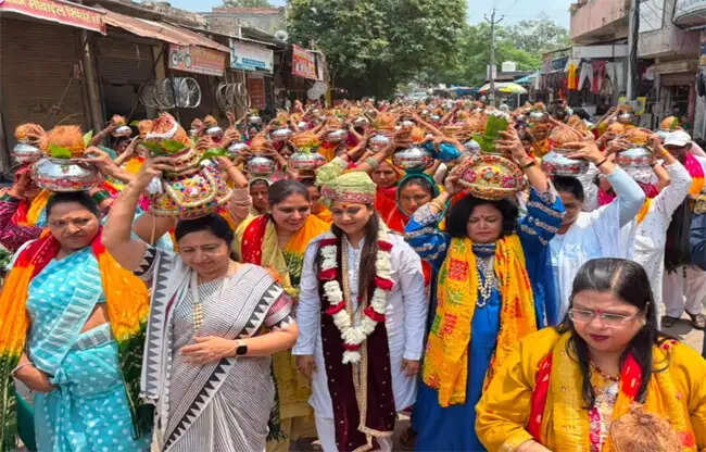 सोनीपत : शिवाला मस्तनाथ में महाशिवपुराण, कलश यात्रा &nbsp;में शामिल हुई सेंकड़ों महिलाएं