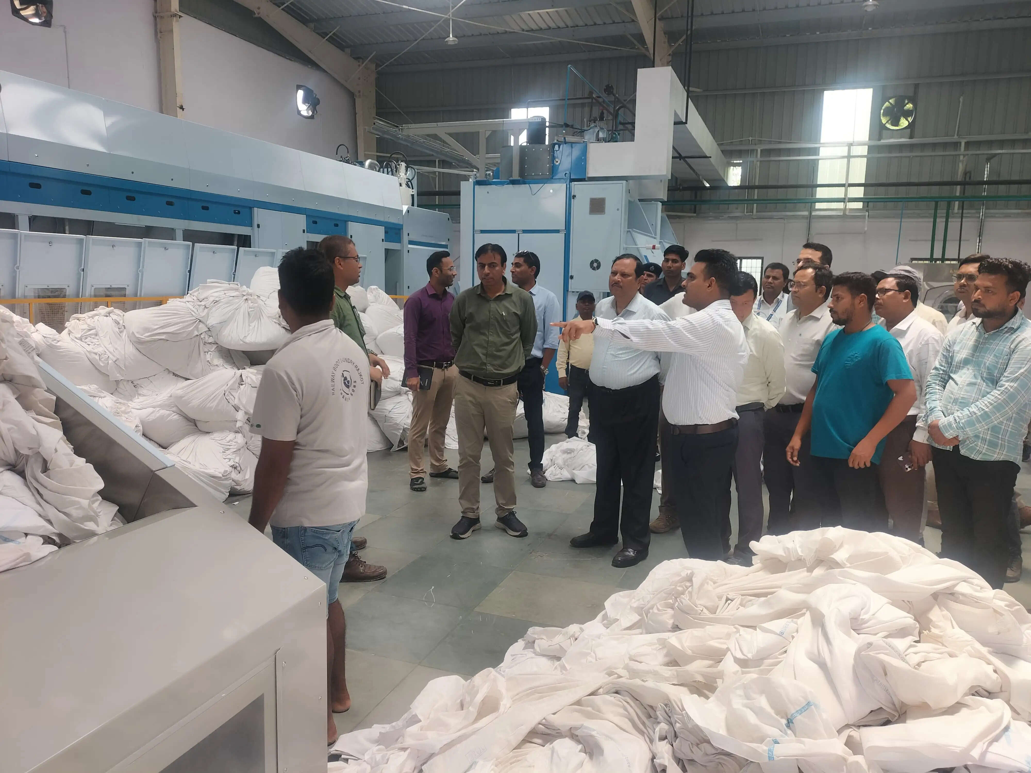एनएफ रेलवे के सहायक महाप्रबंधक ने किया कटिहार-रौतारा रेल खंड का निरीक्षण