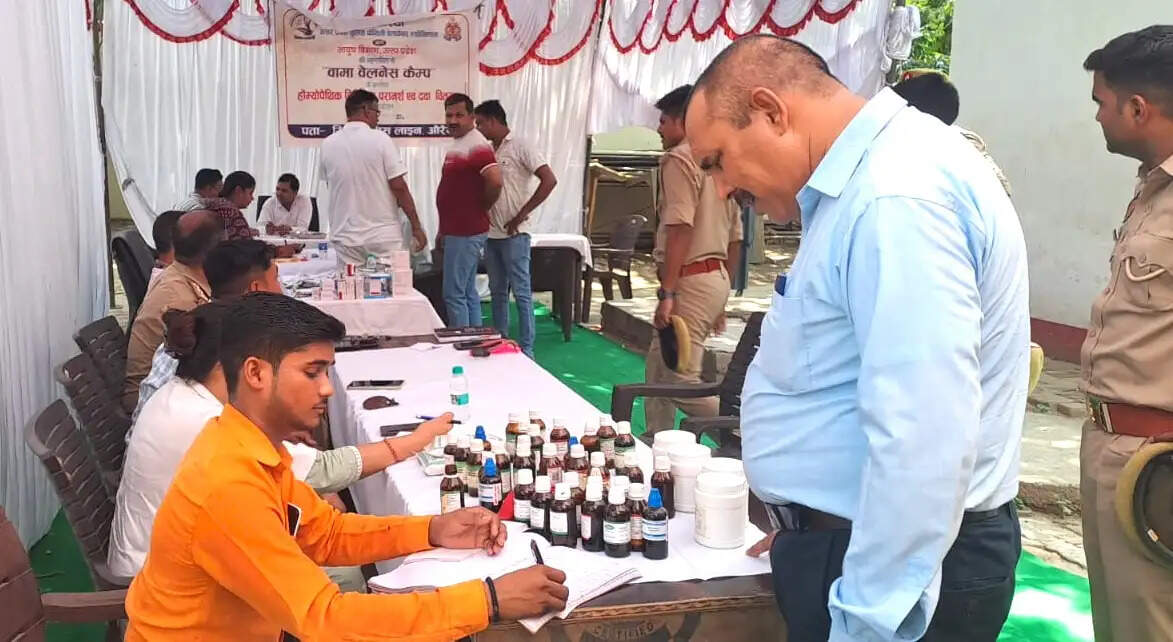 औरैया रिजर्व पुलिस लाइन में लगा बामा वैलनेस कैंप, पुलिस कर्मियों को सिखाई स्वस्थ रहने की कला