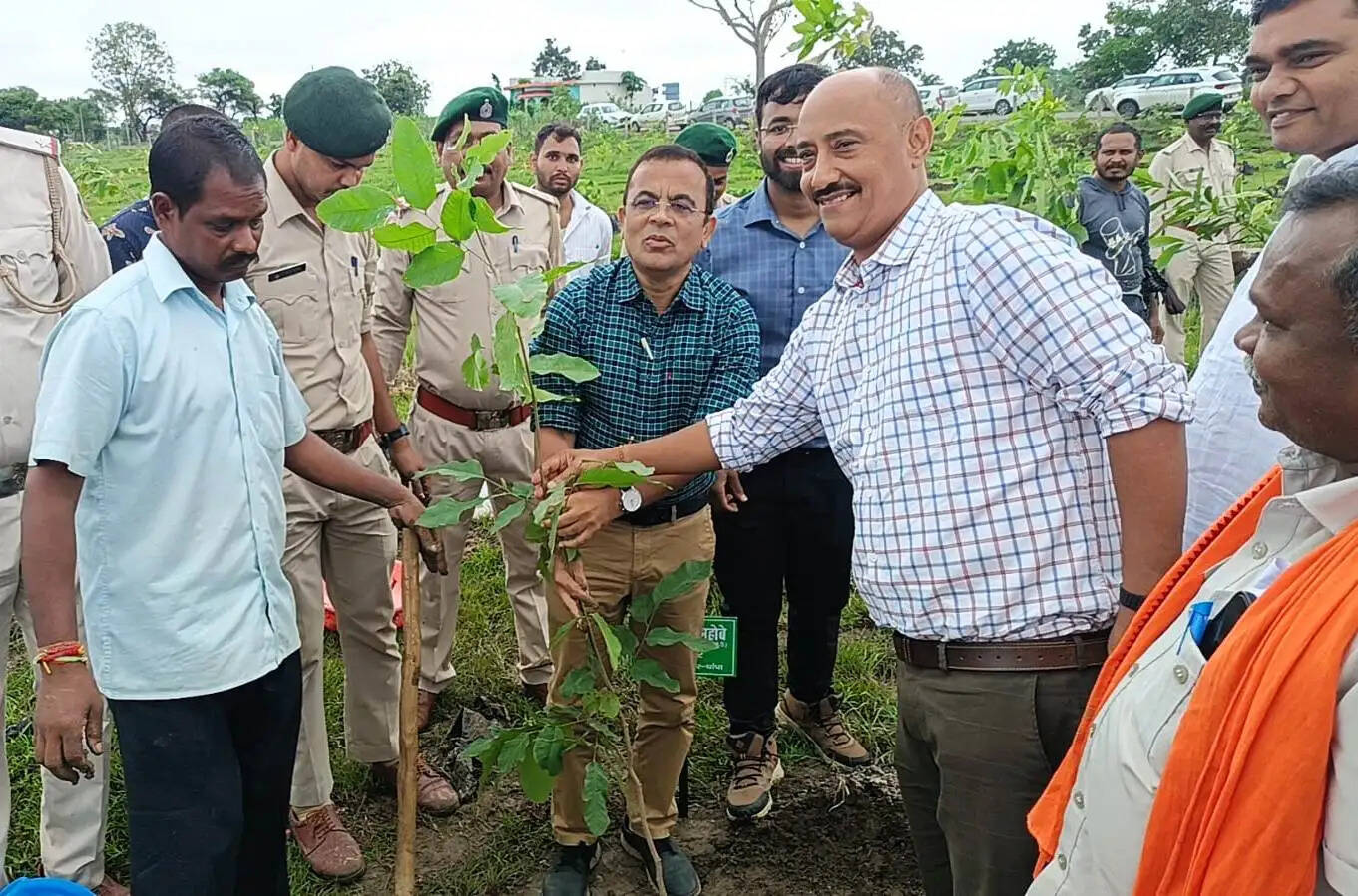 जांजगीर-चांपा में जिला स्तरीय वन महोत्सव का आगाज, इस मानसून 10.30 लाख से अधिक पौधे लगाए जाएंगे