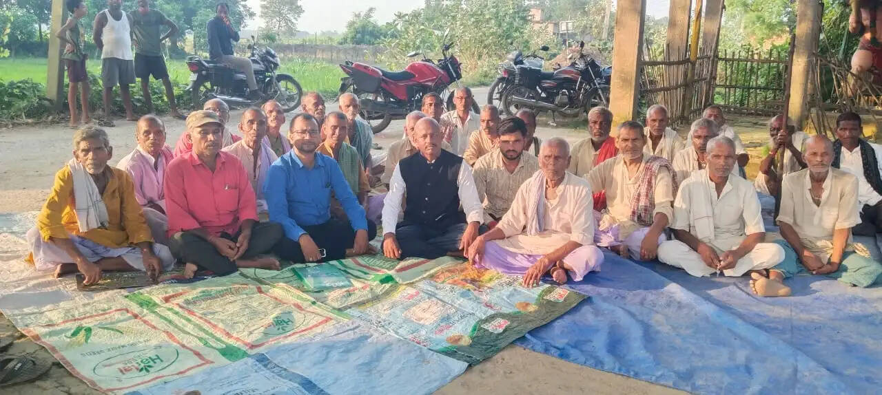 भगैत संरक्षण के साथ बच्चों को उच्च शिक्षा दिलाने का संकल्प, चौघारा में हुई बैठक
