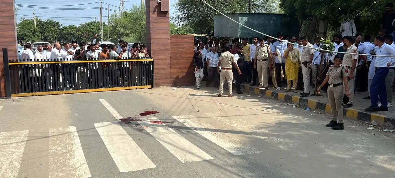 हिसार में दिनदहाड़े पेशी पर आए गैंगस्टर को गोलियों से भूना, दो साथी भी घायल