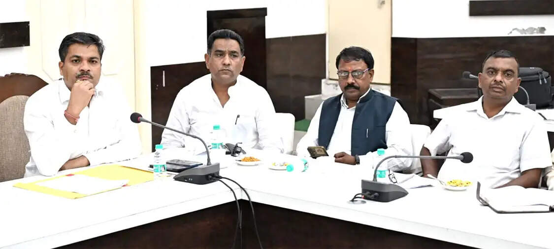 विशेष गहन पुनरीक्षण कार्यक्रम को लेकर हरिद्वार में राजनीतिक दलों के साथ बैठक