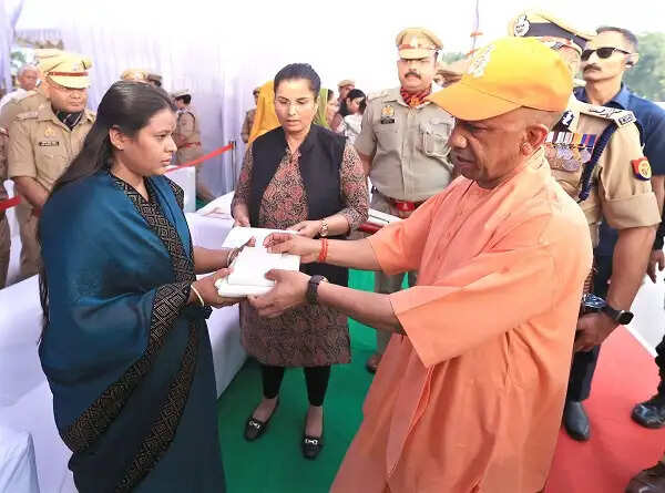 पुलिसकर्मियों का मोटरसाइकिल भत्ता 700 से बढ़कर हुआ एक हजार, सीएम याेगी ने की तीन महत्वपूर्ण घोषणाएं