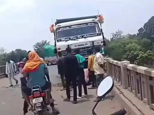 शहडोल: बाणसागर पुल के ज्वाइंट में बड़ा दरार से हादसे का खतरा, स्थानीय लोगों ने की जल्द मरम्मत की मांग