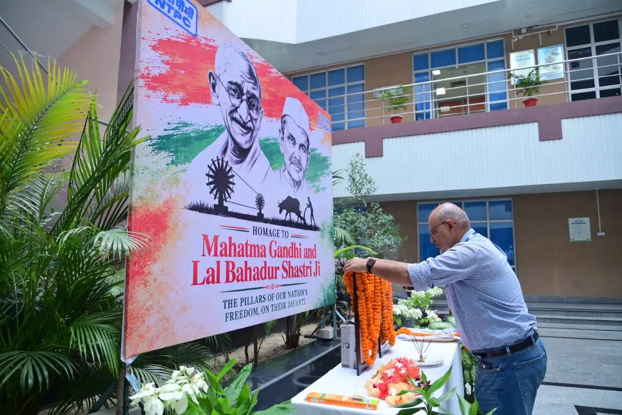 एनटीपीसी बंगाईगांव में महात्मा गांधी और लाल बहादुर शास्त्री की मनायी गयी जयंती