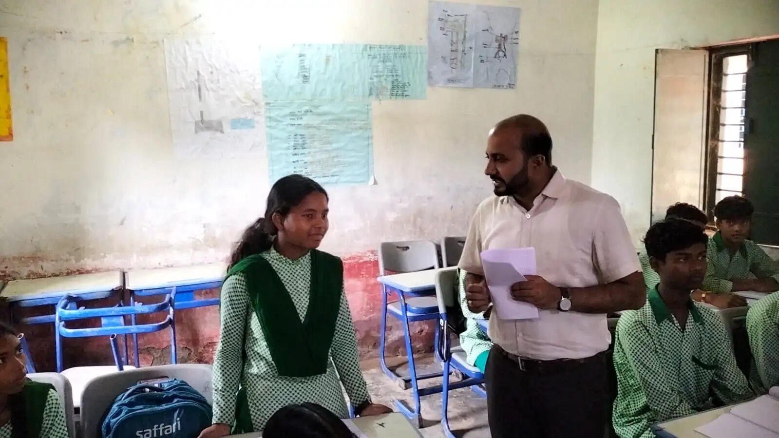 क्लास टीचर बने डीसी ऋतुराज, प्रभारी शिक्षकों को किया शो-कॉज