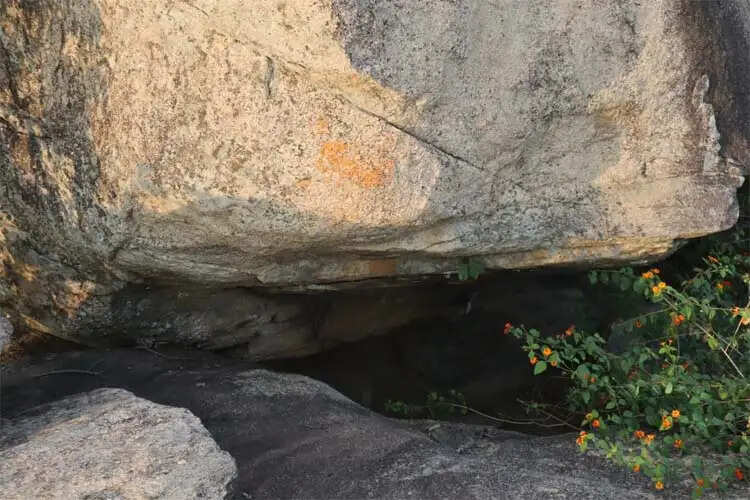 गढ़पहाड़ की गुफाओं में झलकती प्रागैतिहासिक सभ्यता की अनूठी विरासत