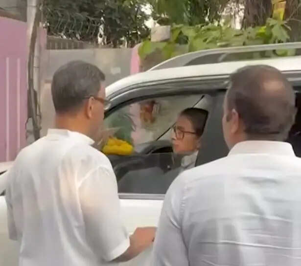 ममता बनर्जी ने भवानीपुर में बूथों का निरीक्षण कर चुनाव आयोग पर गंभीर आरोप जड़े