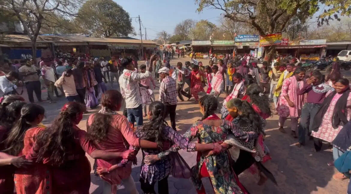 धमतरी : मां अंगारमोती में मनाई गई अनूठी पारंपरिक देव होली