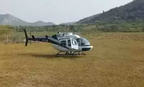 जयपुर के रायसर क्षेत्र में निजी हेलिकॉप्टर की इमरजेंसी लैंडिंग