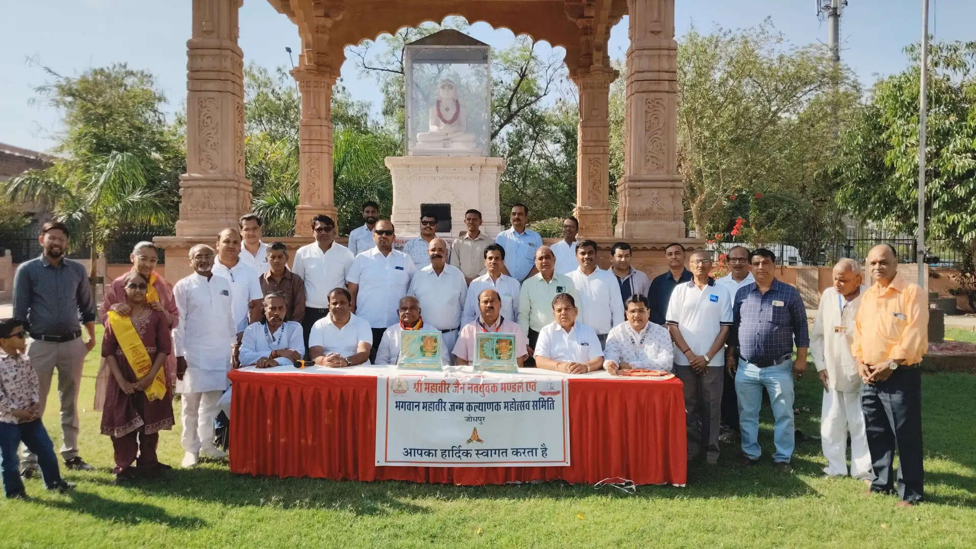 ध्वजारोहण के साथ भगवान महावीर स्वामी का 2625वां जन्म कल्याणक महोत्सव शुरू