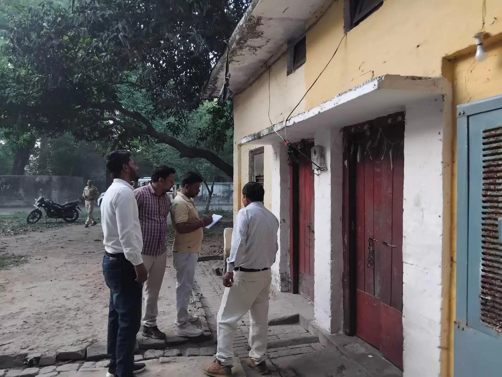 सीबीगंज की आईटीआर कॉलोनी में बिजली चोरी पकड़ी, 12 पर रिपोर्ट दर्ज