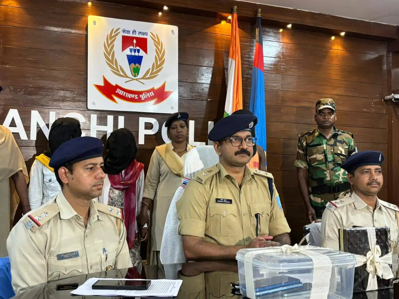 हत्या मामले में तीन गिरफ्तार