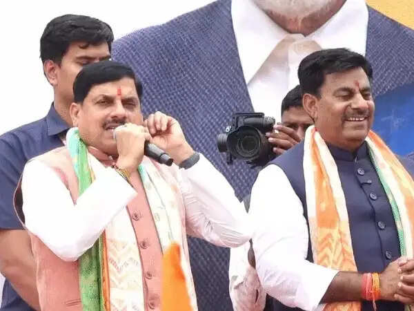 भोपाल में निकली&nbsp;32 किमी लंबी तिरंगा यात्रा,&nbsp;अखंड भारत, राष्ट्रभक्ति और नशामुक्ति का दिया संदेश
