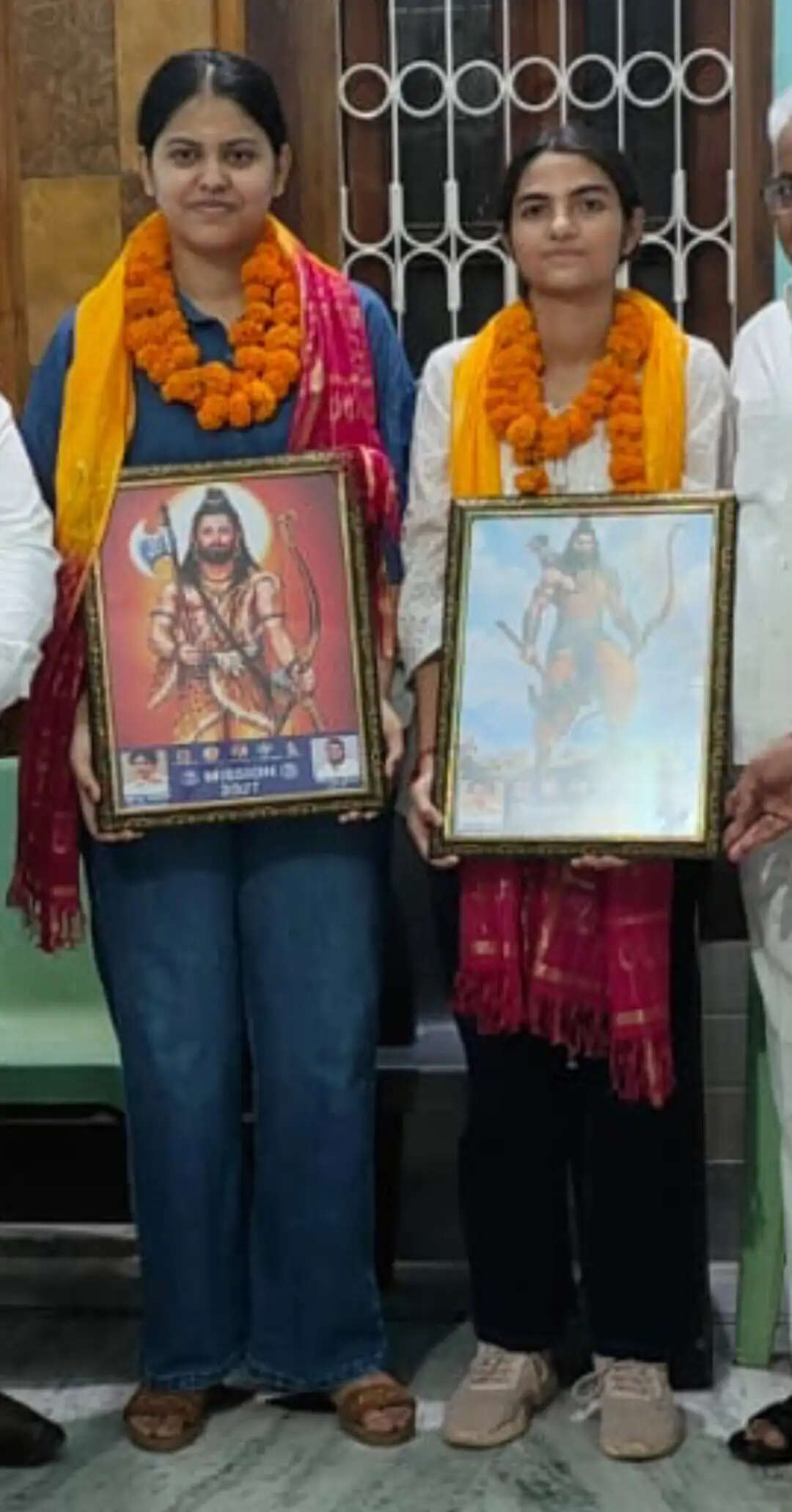 बागपत की दो बेटियां बनी लेफ्टिनेंट