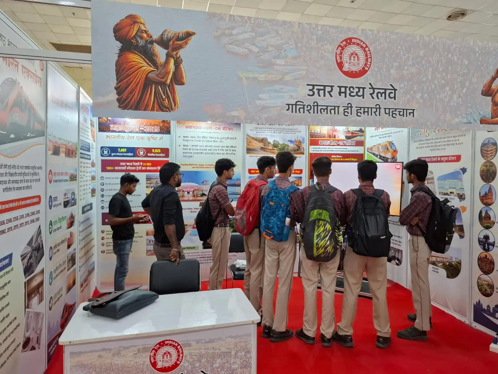सरकारी उपलब्धियों की प्रदर्शनी में दिख रहा रेलवे का आधुनिक रूप