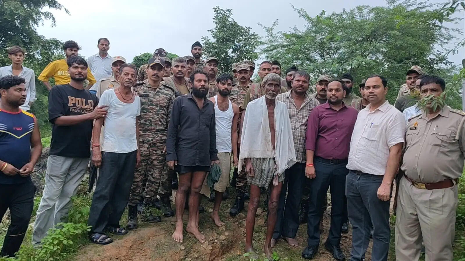 सुखनई नदी के अचानक उफान पर पेड़ बना सहारा, रेस्क्यू में ड्रोन से तलाशकर 08 घंटे बाद सुरक्षित निकले चार मछुआरे