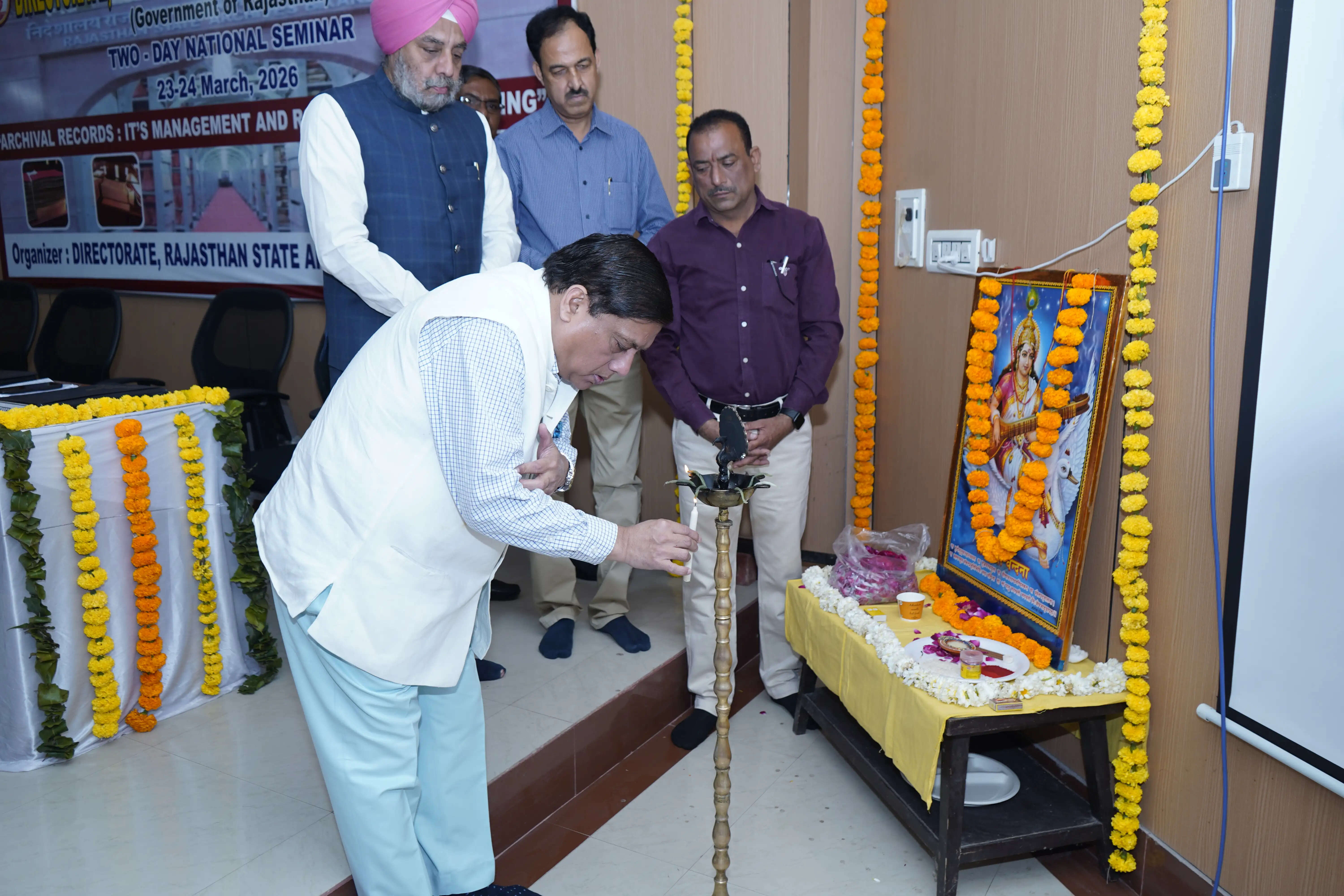 अभिलेखीय दस्तावेजों पर राष्ट्रीय सेमिनार का आगाज