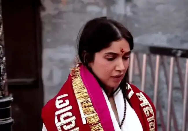 अभिनेत्री भूमि पेडनेकर ने उज्जैन में बाबा महाकाल के दर्शन कर पूजा-अर्चना की
